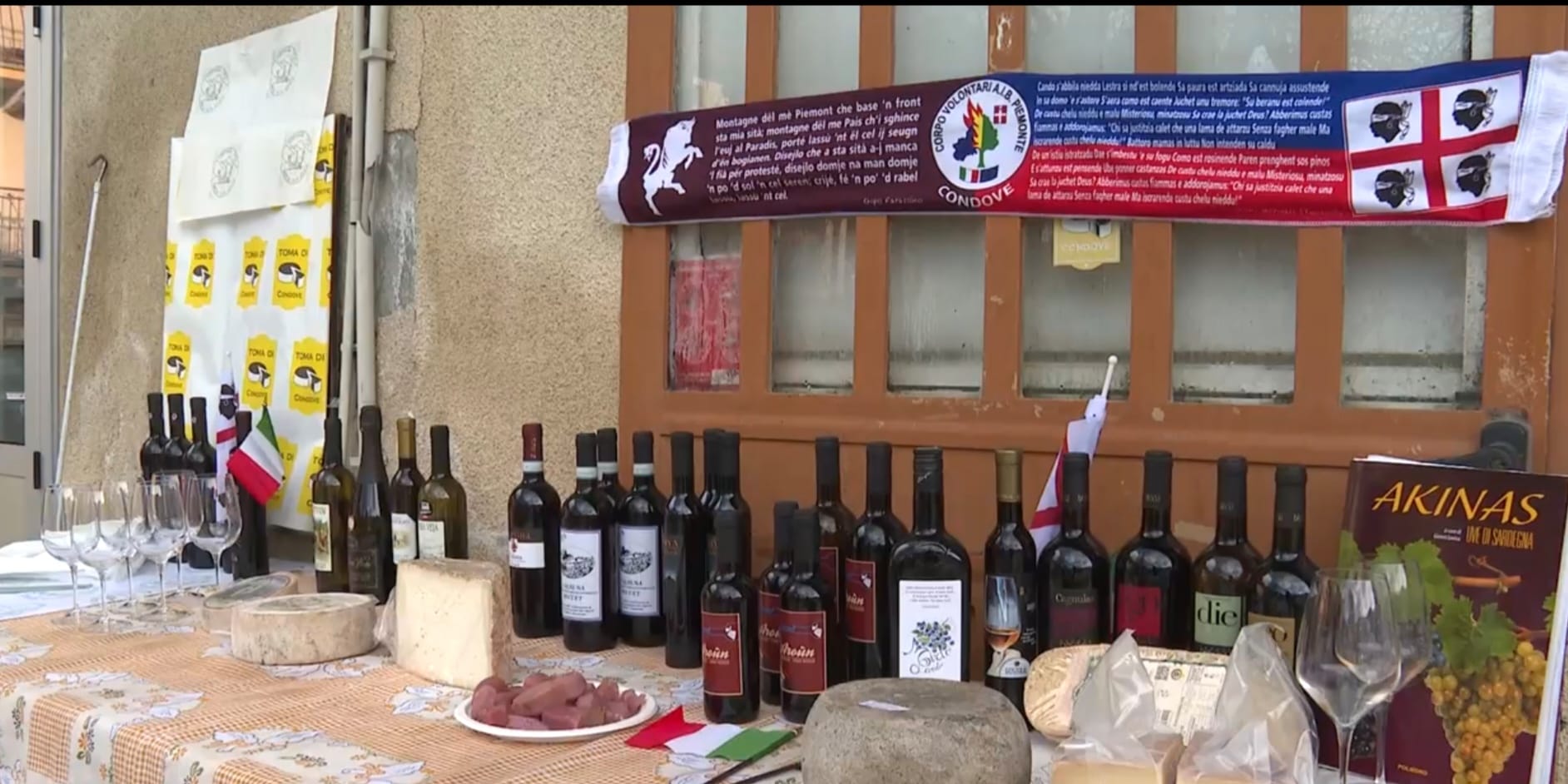 Sfida tra formaggi a ‘latte crudo’. Un laboratorio in Val di Susa con formaggi e vini tipici di Piemonte e Sardegna.