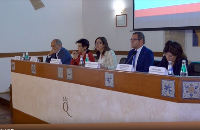 Alghero. Convention dei Giovani Emigrati Sardi. Todde: “Connettiamo radici e futuro, i sardi nel mondo sono motore di cambiamento”