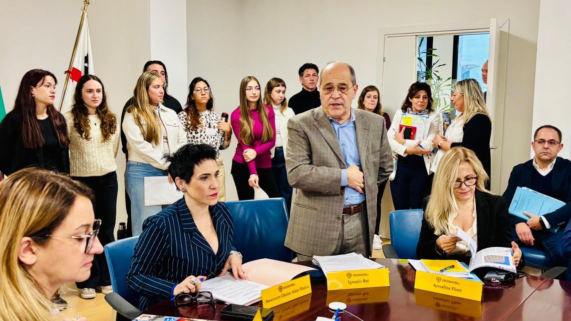 Consulta regionale per l’Emigrazione: approvati i Programmi Annuale e Triennale 2026-2028. L’assessora del Lavoro Désiré Manca: “I sardi nel mondo non sono destinatari passivi ma attori protagonisti, risorsa strategica per la Sardegna”